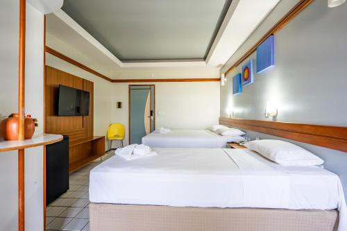 1 double bed, 1 twin bed