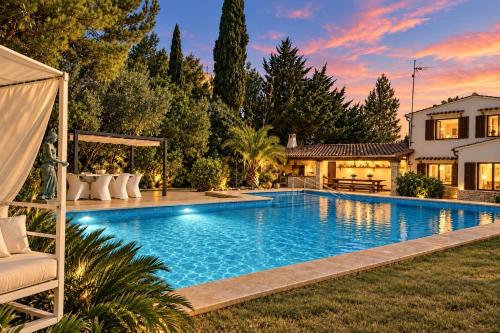 AGUAIT - Villa approximately aprox 4O OOO meters PLUS PRIVATE mountain approx 3 minutes walking from the beach Ideal for relaxation sport