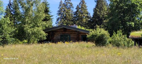 La Fuste des Cernois, Maison en bois rond dans le Haut-Jura, en pleine nature in Grande Riviere