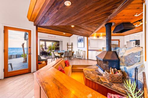 Létesítmények, Oceanfront Retreat Amazing Ocean Views WJacuzzi in Faria Beach (CA)