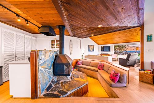 Létesítmények, Oceanfront Retreat Amazing Ocean Views WJacuzzi in Faria Beach (CA)