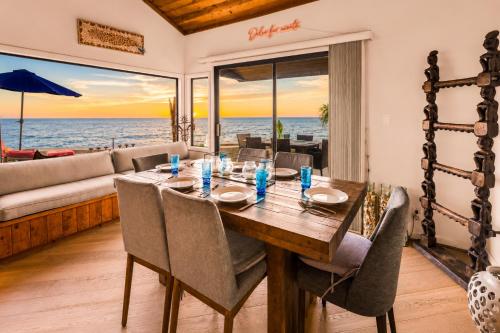 Létesítmények, Oceanfront Retreat Amazing Ocean Views WJacuzzi in Faria Beach (CA)