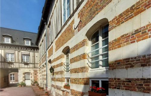 Lovely Apartment In Pont-Audemer With Wifi - Location saisonnière - Pont-Audemer