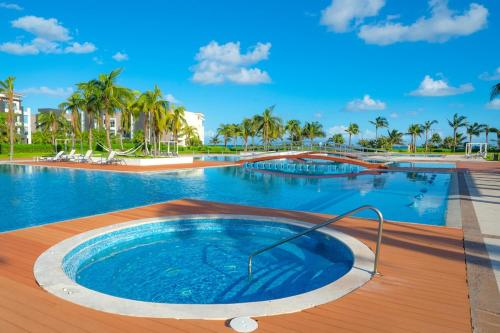 Mareazul Beachfront #111 - 3BR Corazon