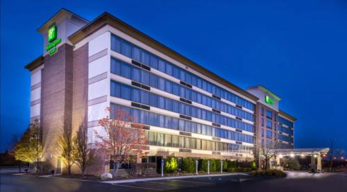 Holiday Inn & Suites Warren by IHG