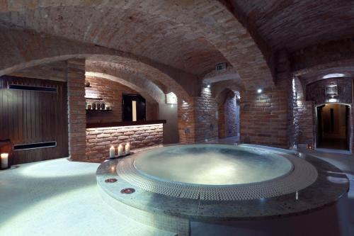 Pezsgőfürdő, Penzion & Wellness Zoborska in Nyitra