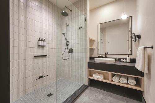 Bathroom, The Clayfield, in the Unbound Collection by Hyatt in Niagara On The Lake (ON)