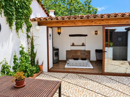 Létesítmények, Casa con encanto el Castaño- Casa del Agua (Casa con encanto el Castano- Casa del Agua) in Castano del Robledo