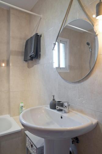 UrbanChic Los Pacos Apartment - main image