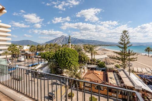 310 Puerto Banus Front Line Panoramic Sea View