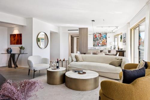 FRGK Appartement luxe vue mer Cap dAntibes in Les Breguieres