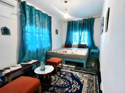 2 twin beds