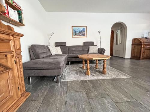 Apartment Chesa Champagna 18 by Interhome