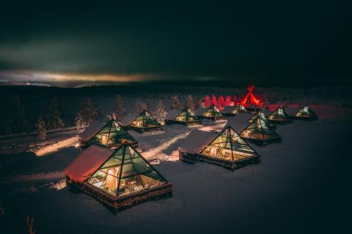 Exterior view of Aurora Pyramid Glass Igloos