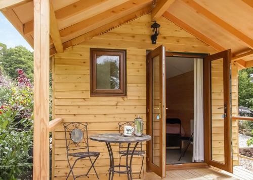 A szálláshely kívülről, Acksea Lodges in Llandysilio