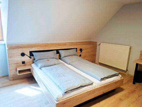 1 queen bed