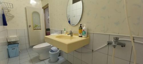 Bathroom, Joel's Garden 悠爾庭園古厝民宿 in Baihe District