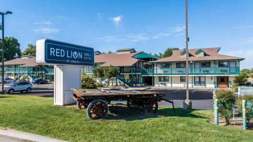 Red Lion Inn & Suites Lemoore