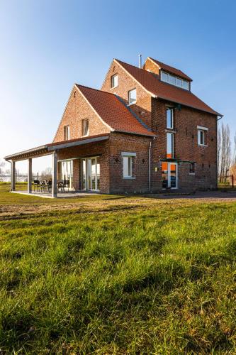 Heritage home Ter Ast 8-19 pers, 5-star, 8 bedrooms gîte à louer Drie Masten