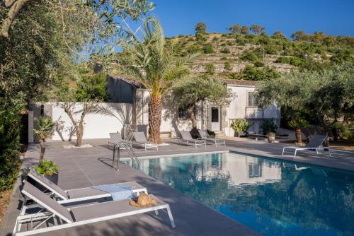Casale Laghia with pool, Modica