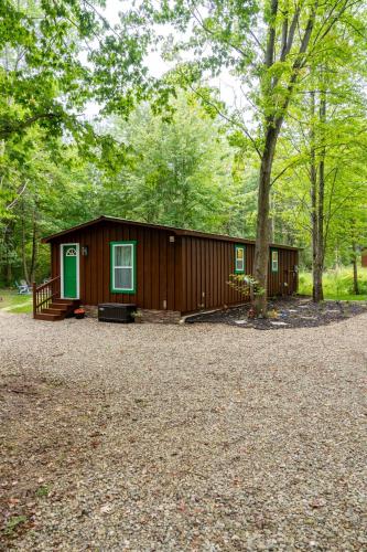 The Little Cabin on Old Main Rd