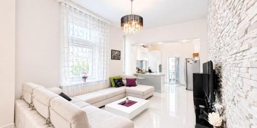 Spacious 3-Room Apartment in Belgrade Center