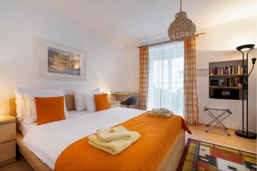 Cosy One Bedroom Apartment Balcony and private Parking