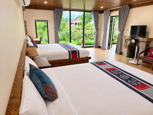 2 queen beds