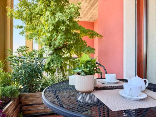 Top Floor & Garage, Verona