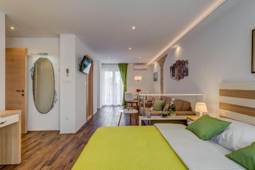 Room&studio Apartment Just Enjoy, Split (photo 5)
