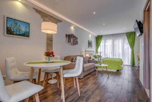 Room&studio Apartment Just Enjoy, Split (photo 7)