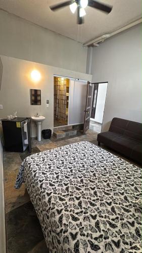 Habitacion DOBLE ZONA CUMBRES PB2 in San Bernabe