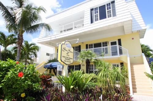 Sea Spray Inn - 정원