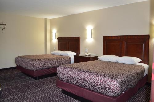 2 queen beds