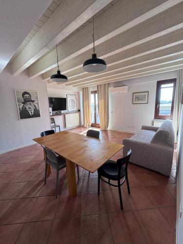 Rovelli 10 - Cozy Apartment with Private Parking