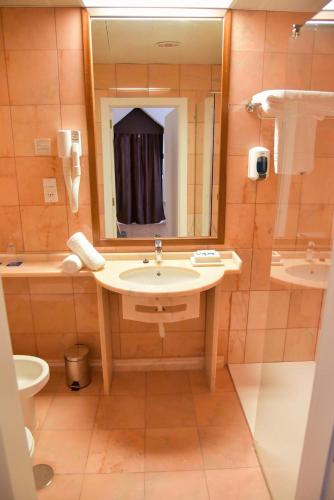 Suite, spa bathtub