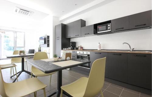 кухня, 3 Bedroom Nice Apartment In Oliveto Citra in Олівето Сітра