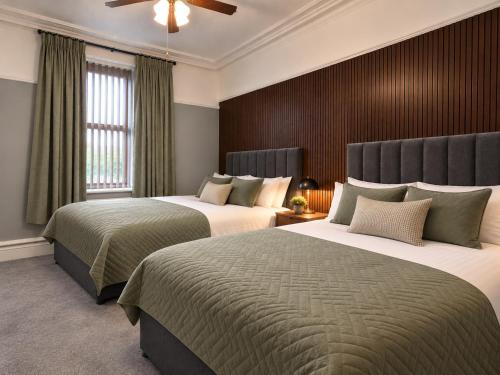 2 double beds