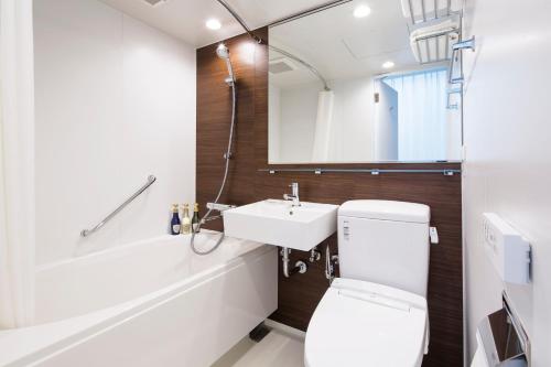Hotel Mystays Premier Akasaka Room Type - Superior Double Room - Non Smoking - House Keeping is Optional with Additional Cost 1 bed (55 in×75 