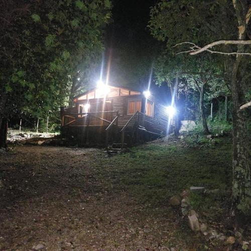 cabaña en el bosque