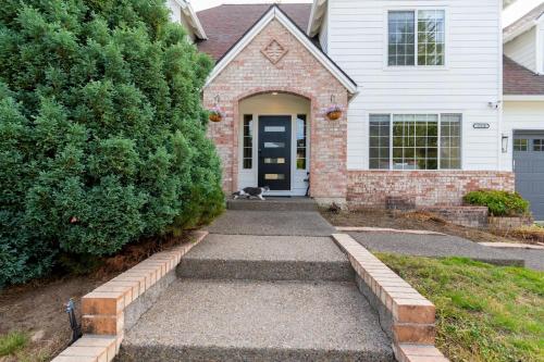 Exterior view, Happy Valley 4BR With Game Room, Mahjong & Foosball in Happy Valley (OR)