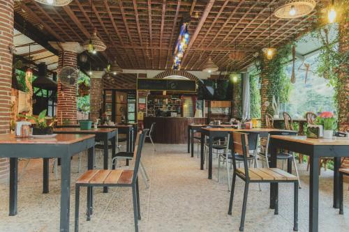 Restaurant, Vinas Hotel in Lanquin