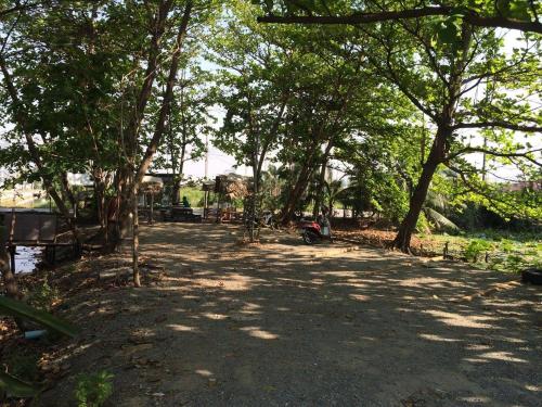 Earth Mansion Sai 5 in Sam Phran