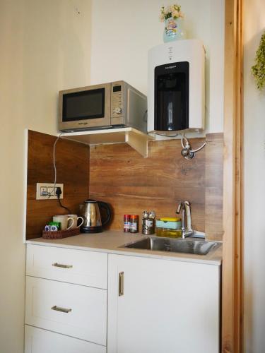 Ab's Urban Nest Green Cozy Escape Private Entry