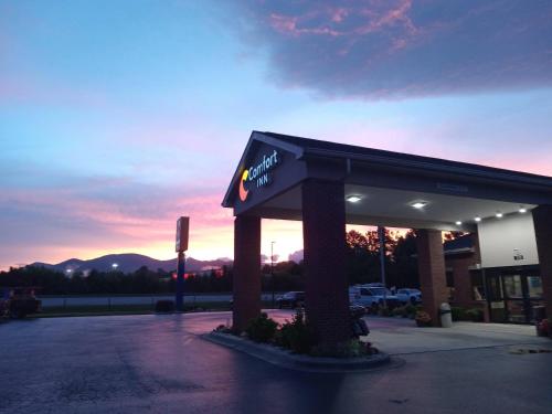 Exterior view, Comfort Inn in Marion (NC)