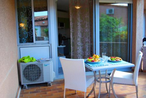 One-Bedroom Apartment with Air conditioning (2 Adults)