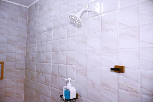 Badezimmer, Jovia stays in Ukunda