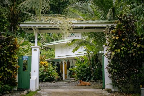 Entrance, Colina Secreta - Glamping and Villas in Puerto Viejo de Talamanca