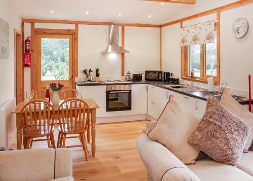 A szálláshely kívülről, Acksea Lodges in Llandysilio