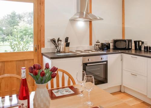 A szálláshely kívülről, Acksea Lodges in Llandysilio